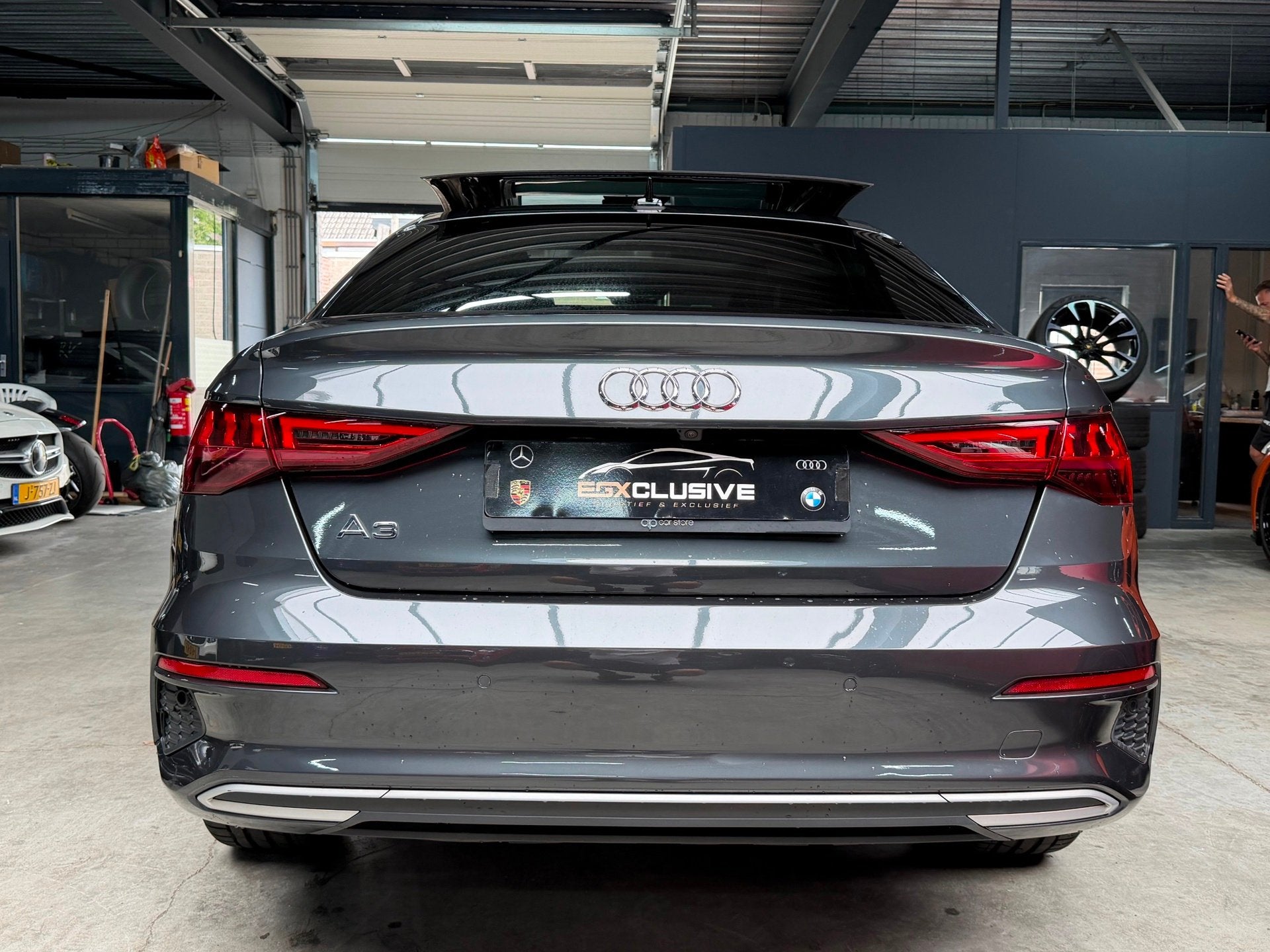 Audi A3 Limousine 30 TFSI S edition S line Pano/Camera/Keyle, Gebruikt, Automatische klimaatregeling, Leder en Stof, Bedrijf