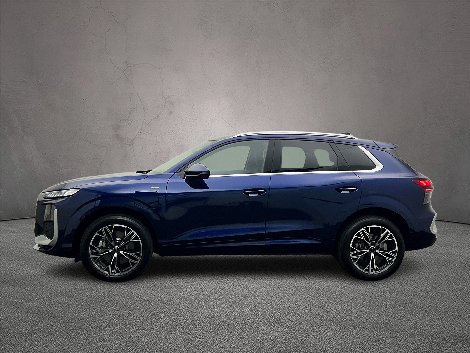 Audi Q3, 1800 kg, Euro 6, Blauw, 135 min