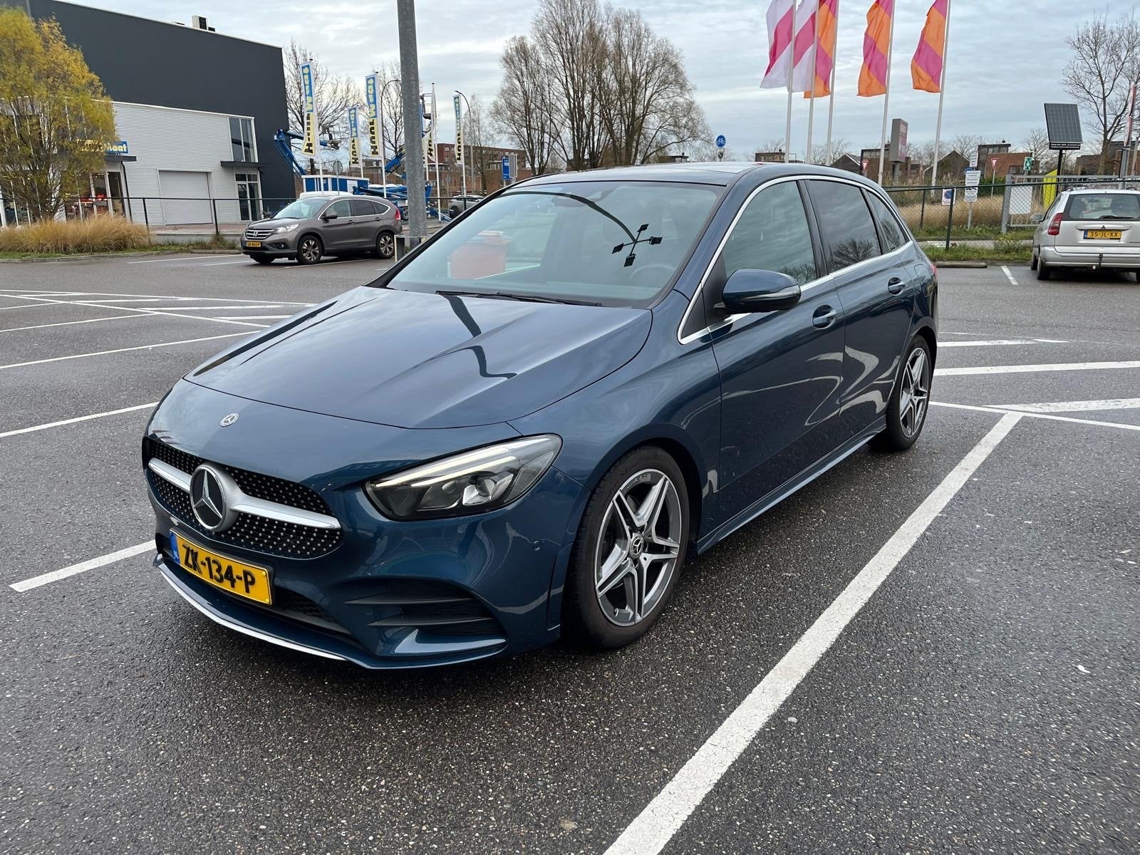 Mooie Mercedes-Benz B-Klasse B180 Pano AMG 2019 Blauw, 136 pk, 4 cilinders, 700 kg, Blauw