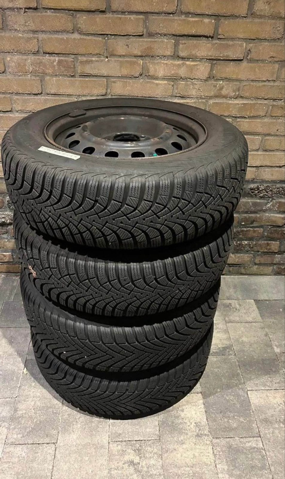 Winterbanden 195/65R15 5x114.3 Vredestein/Goodyear + KIA dop, Ophalen of Verzenden, Gebruikt