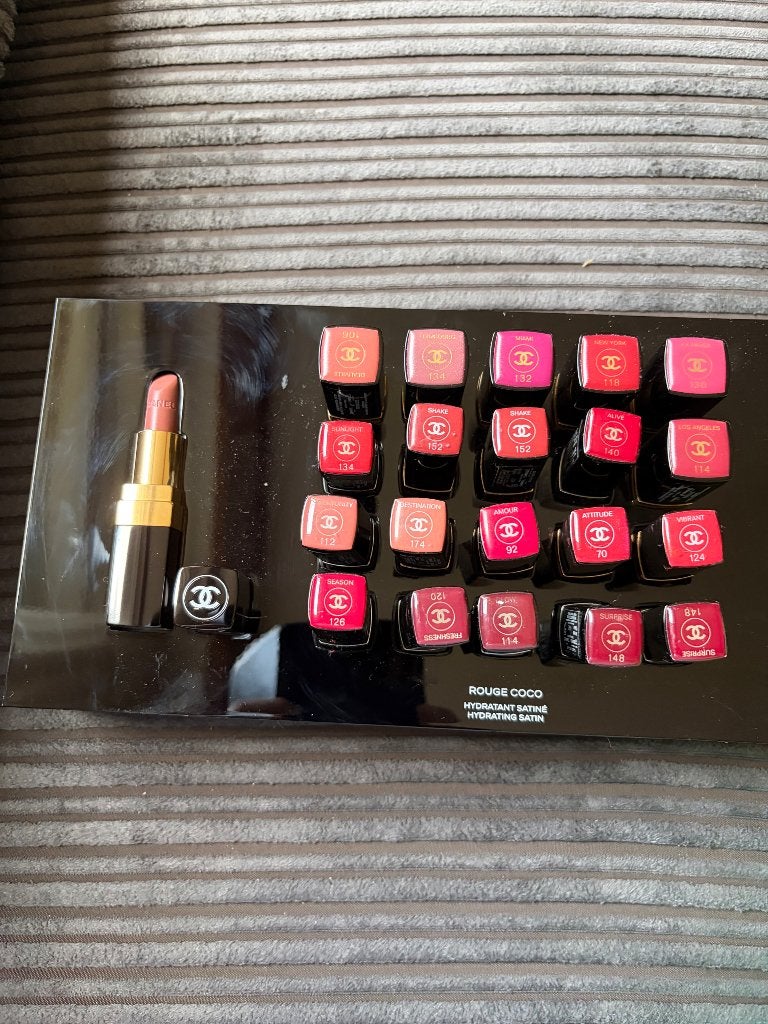 20 x Chanel Rouge Coco lippenstiftenset incl. demomateriaal, Nieuw, Ophalen of Verzenden, Make-up, Overige kleuren