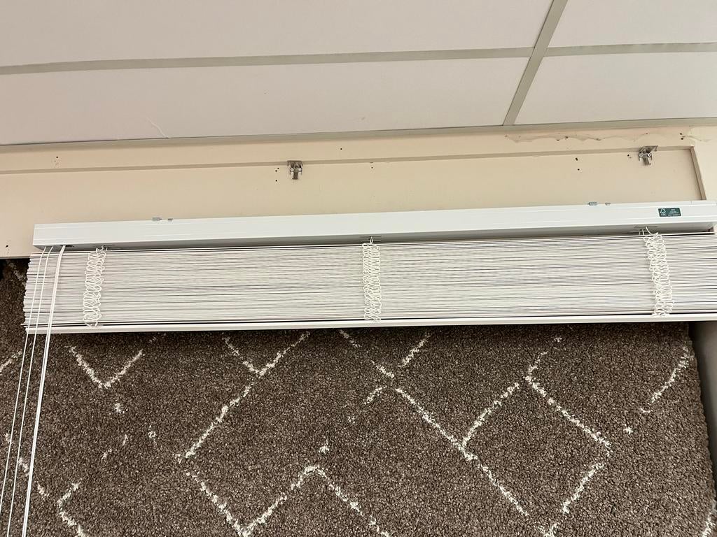 Nieuwe Houten Jaloezie 50mm - 250x150 cm, Huis en Inrichting, Stoffering | Gordijnen en Lamellen, Ophalen, 100 tot 150 cm, 200 cm of meer
