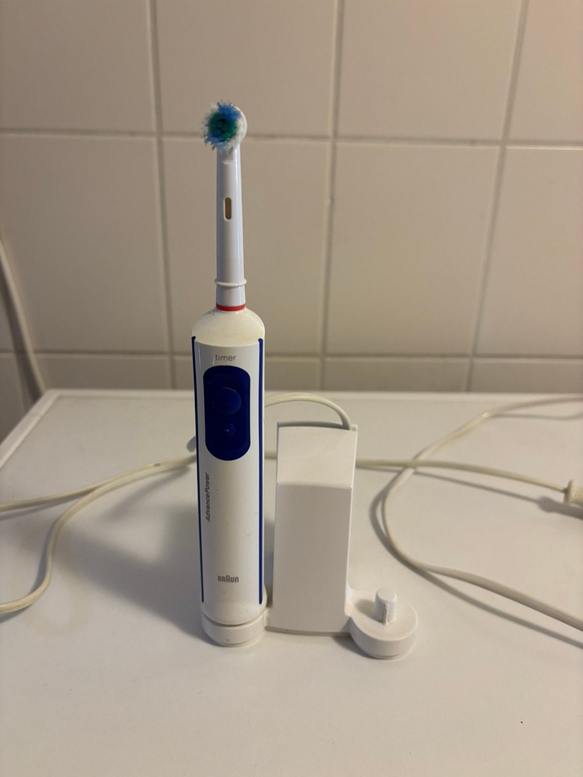 Oplders voor oral B tandenborstel, Ophalen, Zo goed als nieuw, Tandenborstel