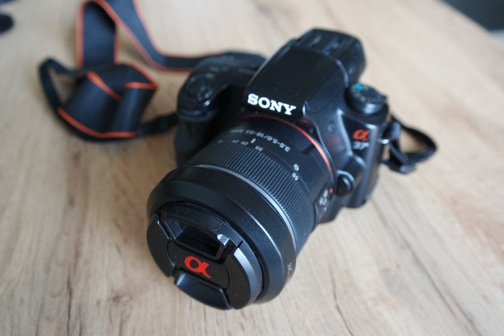 Sony slt A37 camera met Sony 18-55 SAM, Verzenden, 16 megapixels, Zo goed als nieuw, Geheugenkaart