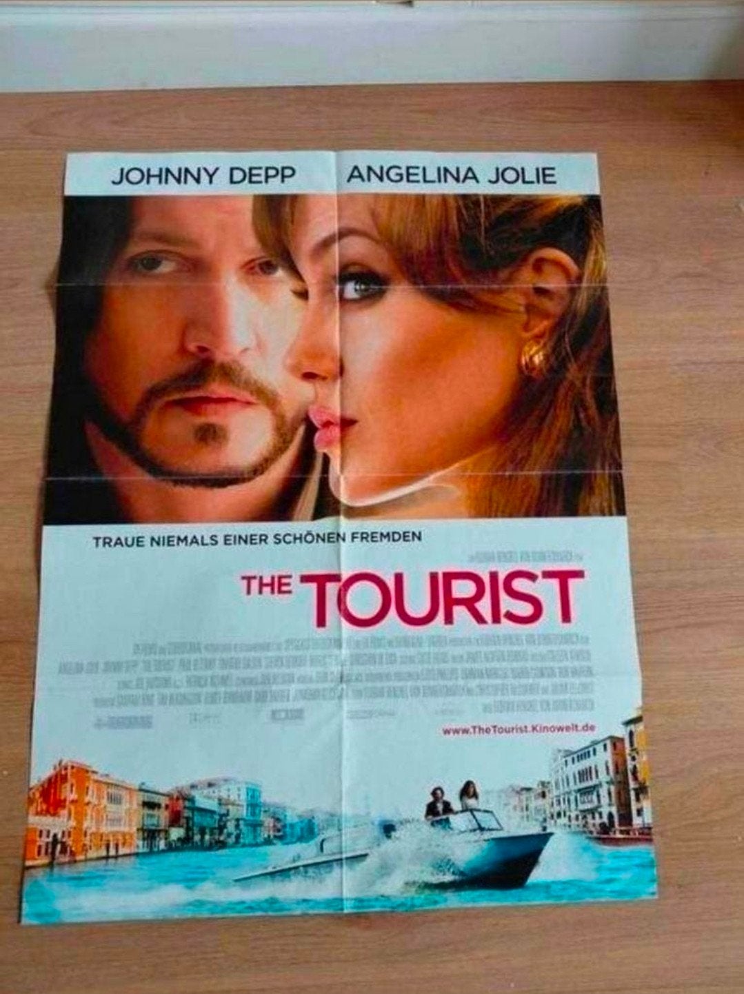 The Tourist deurposter. Johnny Depp. Angelina Jolie., Ophalen of Verzenden, Gebruikt, Deurposter of groter, Film en Tv