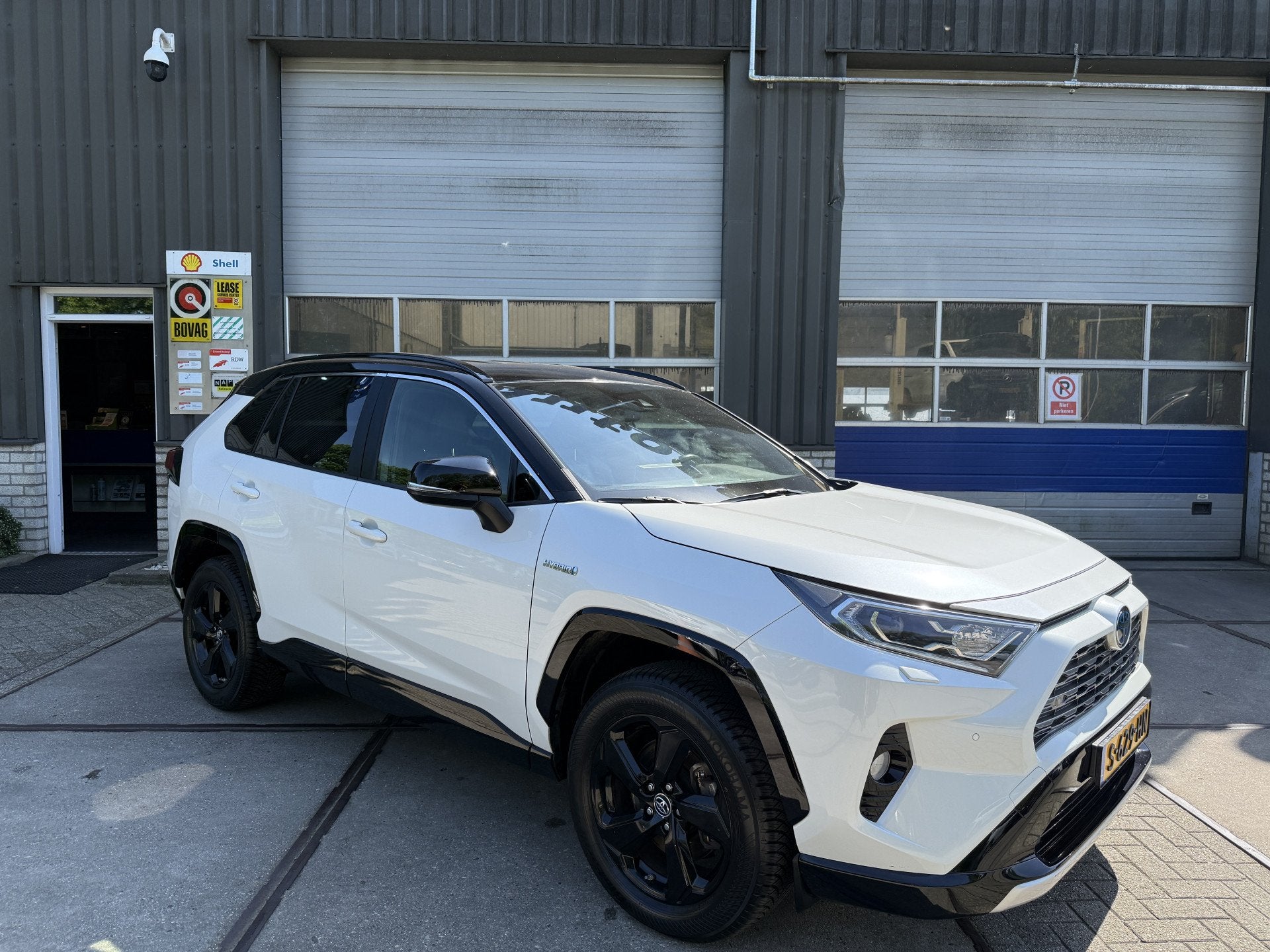 Toyota RAV4 2.5 Hybrid Bi-Tone (bj 2019, automaat), Gebruikt, Euro 6, 4 cilinders, Wit