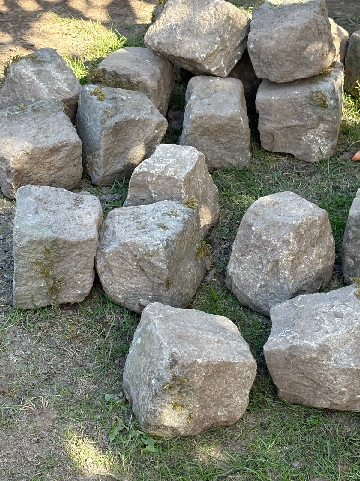 Ongeveer 100 gratis cobblestones, Ophalen, Gebruikt, Grijs, Kei