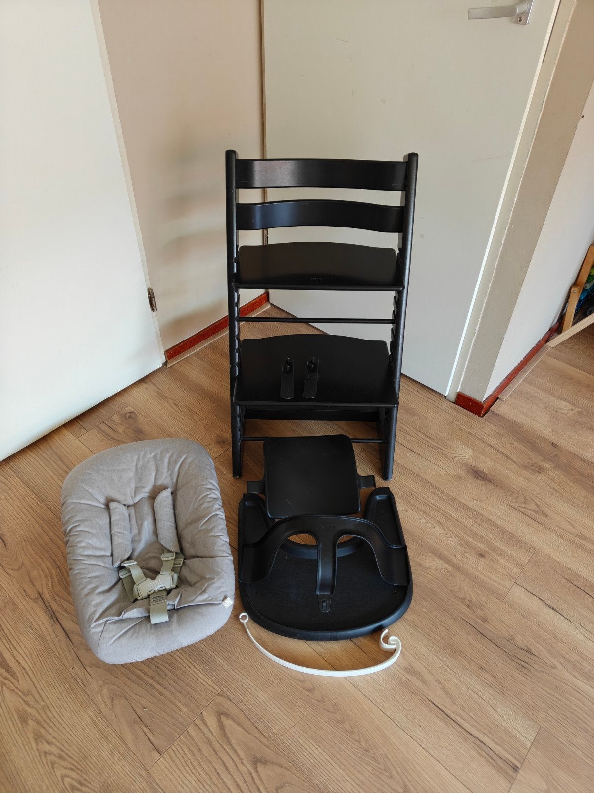 Stokke Trip Trap zwart + newborn en baby set, Ophalen, Zo goed als nieuw, Meegroeistoel, Gordel(s)