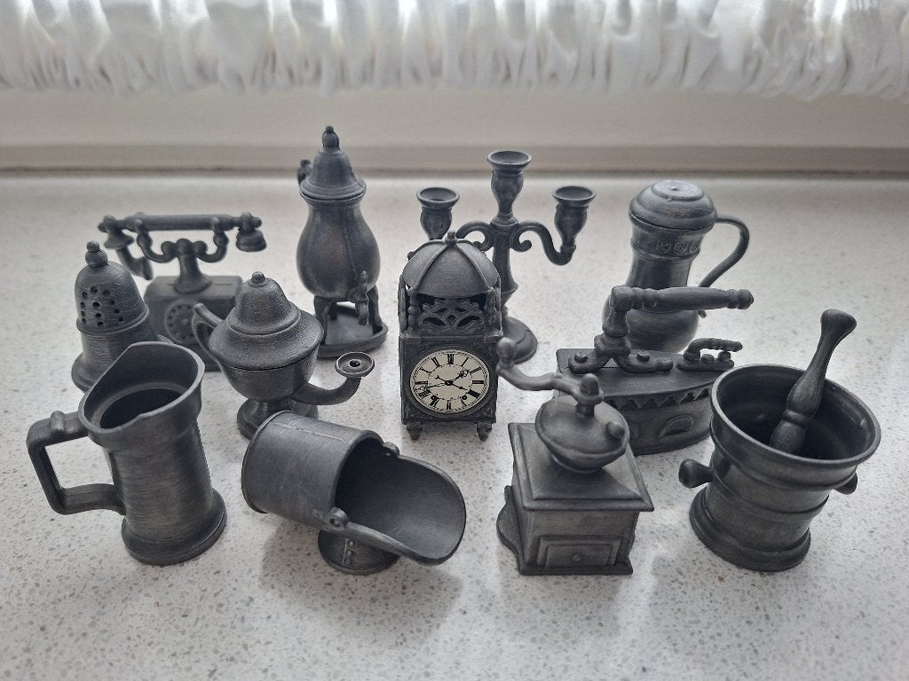 12 stuks nostalgische tinnen miniaturen, Ophalen of Verzenden