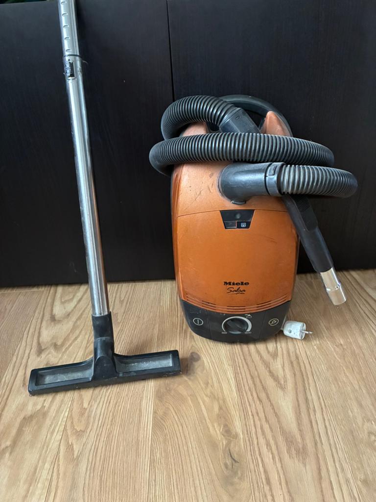 Miele stofzuiger, Witgoed en Apparatuur, Stofzuigers, Ophalen, Gebruikt, Miele