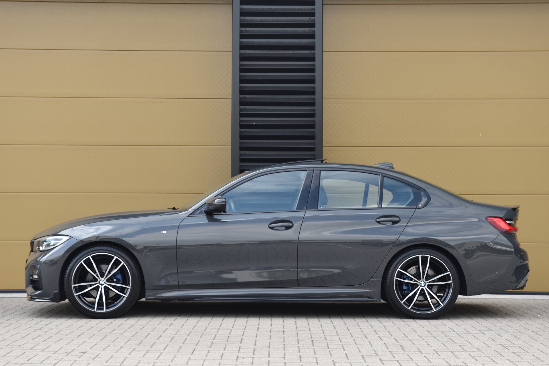 BMW 3-serie 320i High Executive Edition * M-Pakket * Harman/, Auto's, BMW, Automaat, 1998 cc, Achterwielaandrijving, Gebruikt