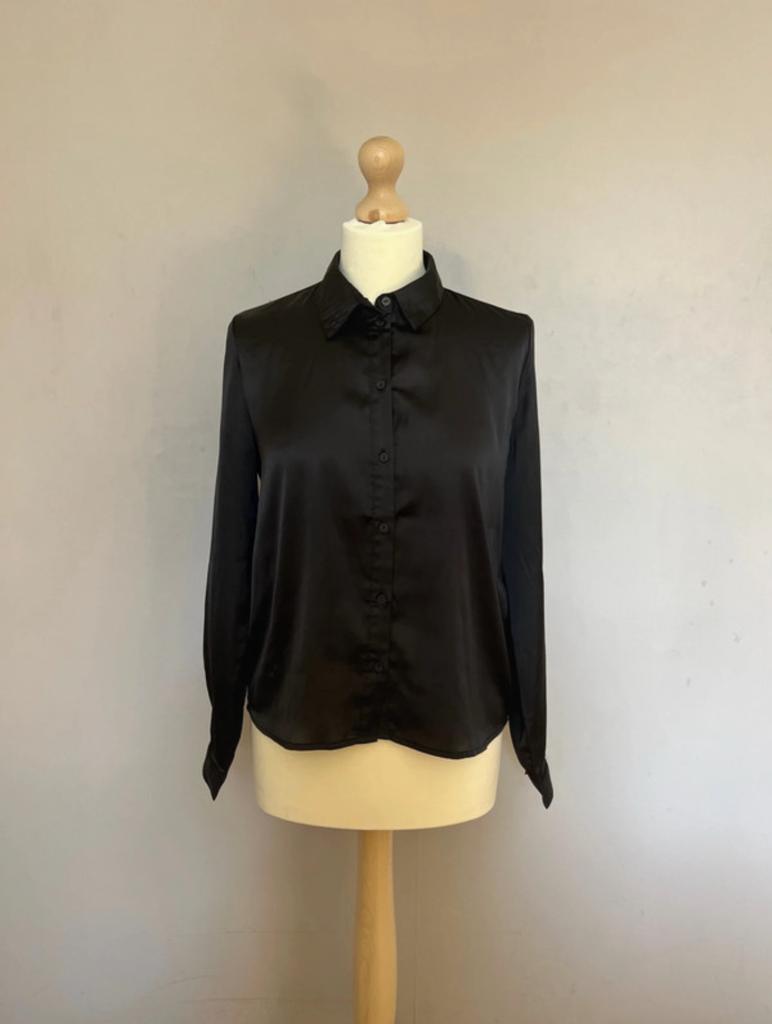 Satijn-look zwarte blouse JDY, Maat S, Ophalen of Verzenden, Zo goed als nieuw, Zwart