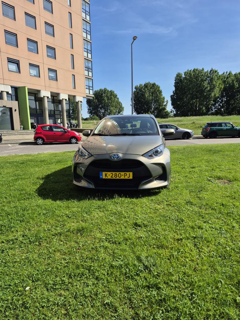 Toyota Yaris 1.5 Vvt-i 125pk 2021 org. NL auto 59dkm, Auto's, Toyota, Voorwielaandrijving, 125 pk, 40 €/maand, Handgeschakeld