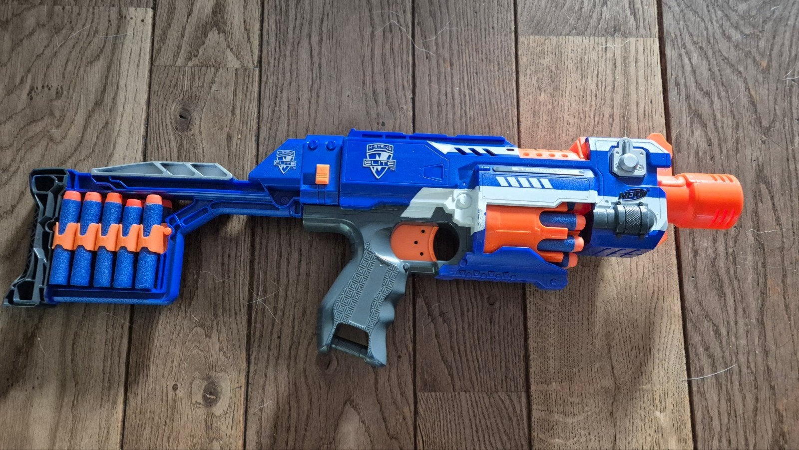 Nerf Elite Blaster met magazijn en pijltjes, Ophalen, Gebruikt, Jongen of Meisje