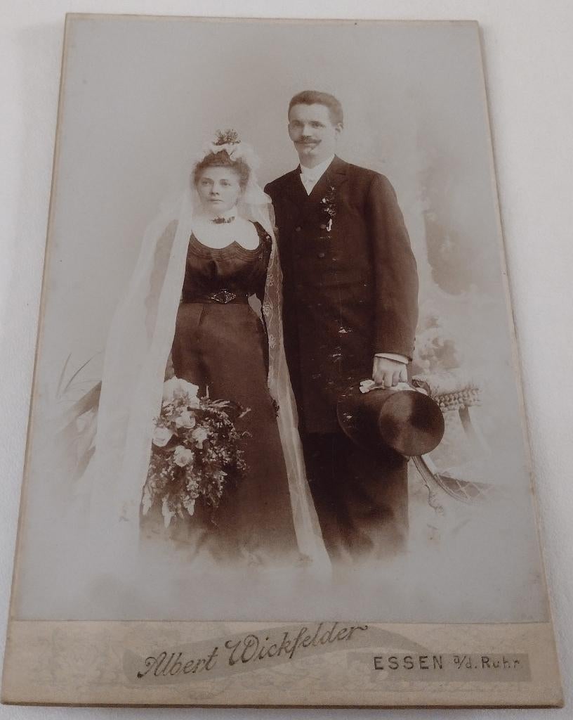 oude foto huwelijk-zwarte trouwjurk, Ophalen of Verzenden, Voor 1940, Gebruikt, Overige onderwerpen