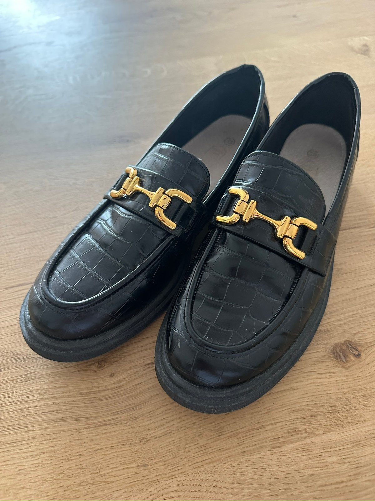 Elegante zwarte croco loafers mocassins horsebit Anoushka 38, Verzenden, Zo goed als nieuw, Instappers, Zwart