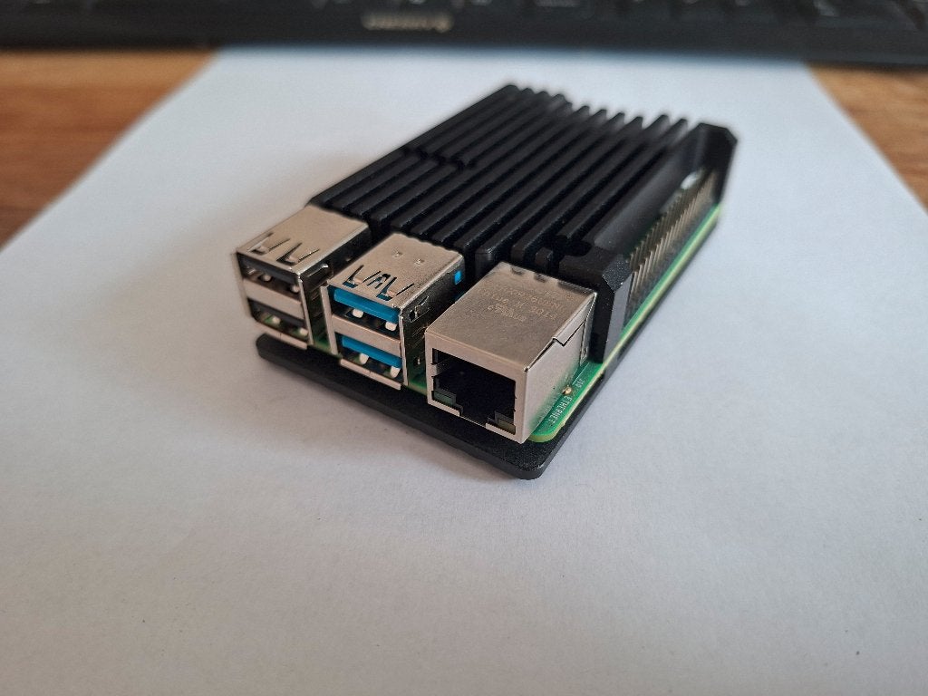 Raspberry pi 4 (2GB) met alu bezhuizing en originele adapter, Ophalen, Minder dan 4 GB, Minder dan 2 Ghz, Zo goed als nieuw