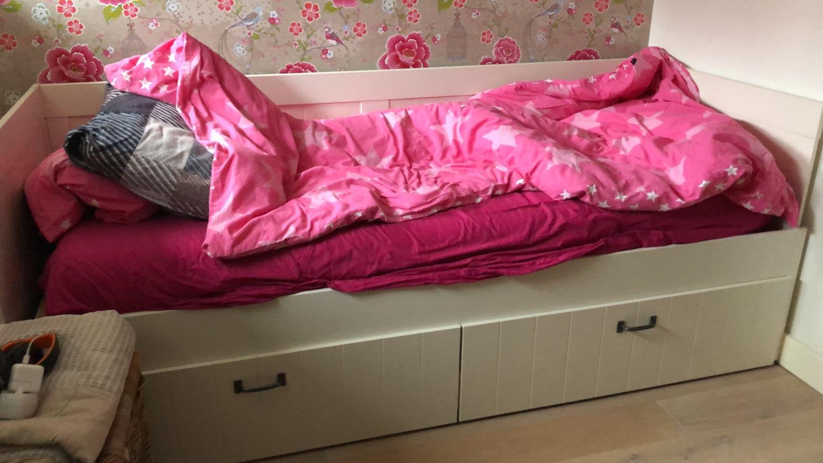Gratis: uitschuifbaar IKEA Hemnes kinderbed, Gebruikt, 70 tot 85 cm, Ophalen of Verzenden, Matras