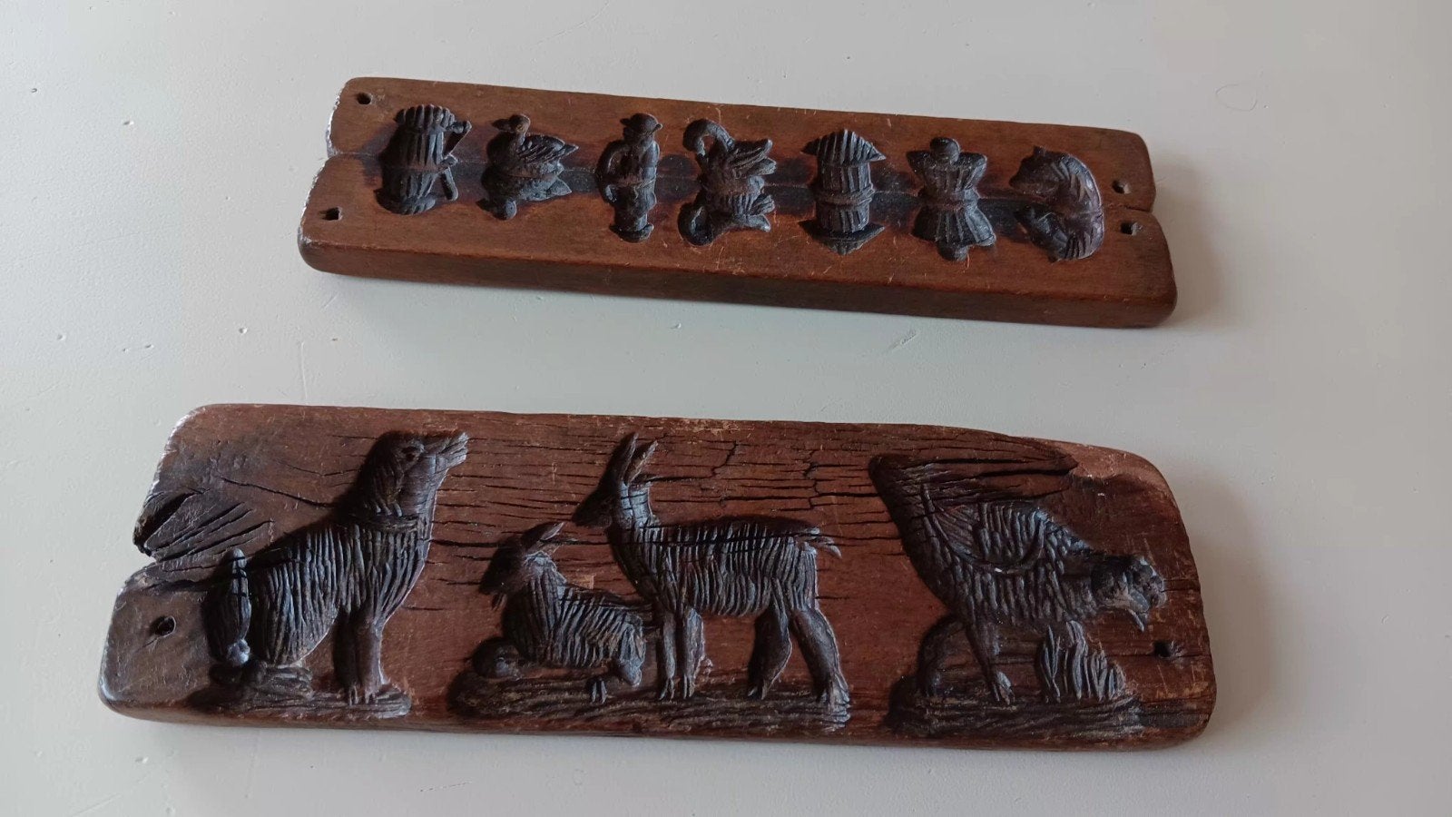 2 antieke suikerbeestjesplanken.
Klein formaat.
Met dieren e, Ophalen of Verzenden, Zilver, Overige materialen