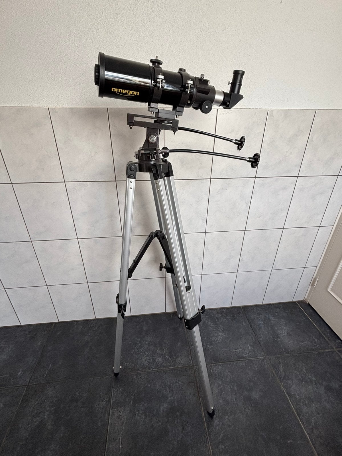 Mooie telescoop, Ophalen of Verzenden, Zo goed als nieuw, Minder dan 80 mm, Lenzentelescoop (refractor)