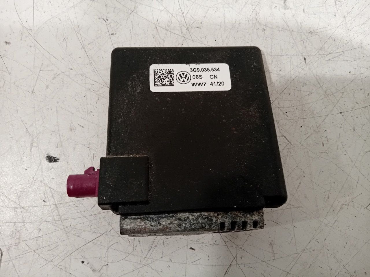 Antenne versterker Volkswagen Golf, Ophalen of Verzenden, Van der Ven Autorecycling B.V., Onderdelen@venauto.nl, Ettenseweg 76, 4706 PB Roosendaal, The Netherlands