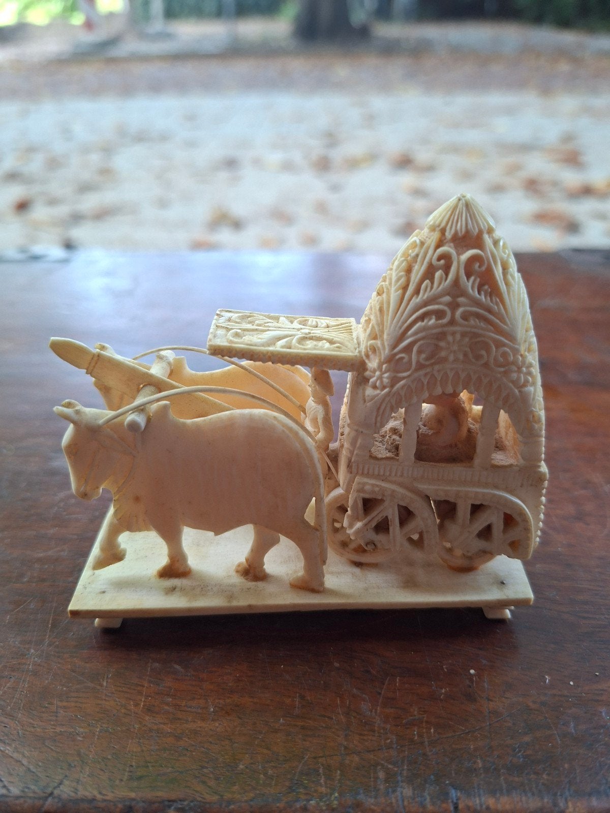 Antieke handgesneden ossenkar miniatuur, Ophalen of Verzenden