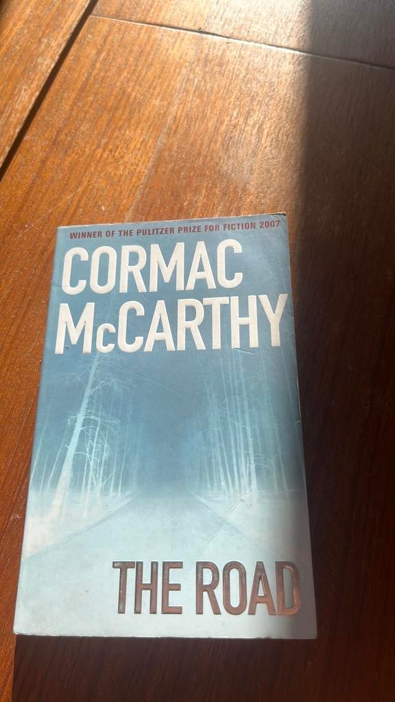 Cormac Mccarthy - the road, Ophalen of Verzenden, Zo goed als nieuw