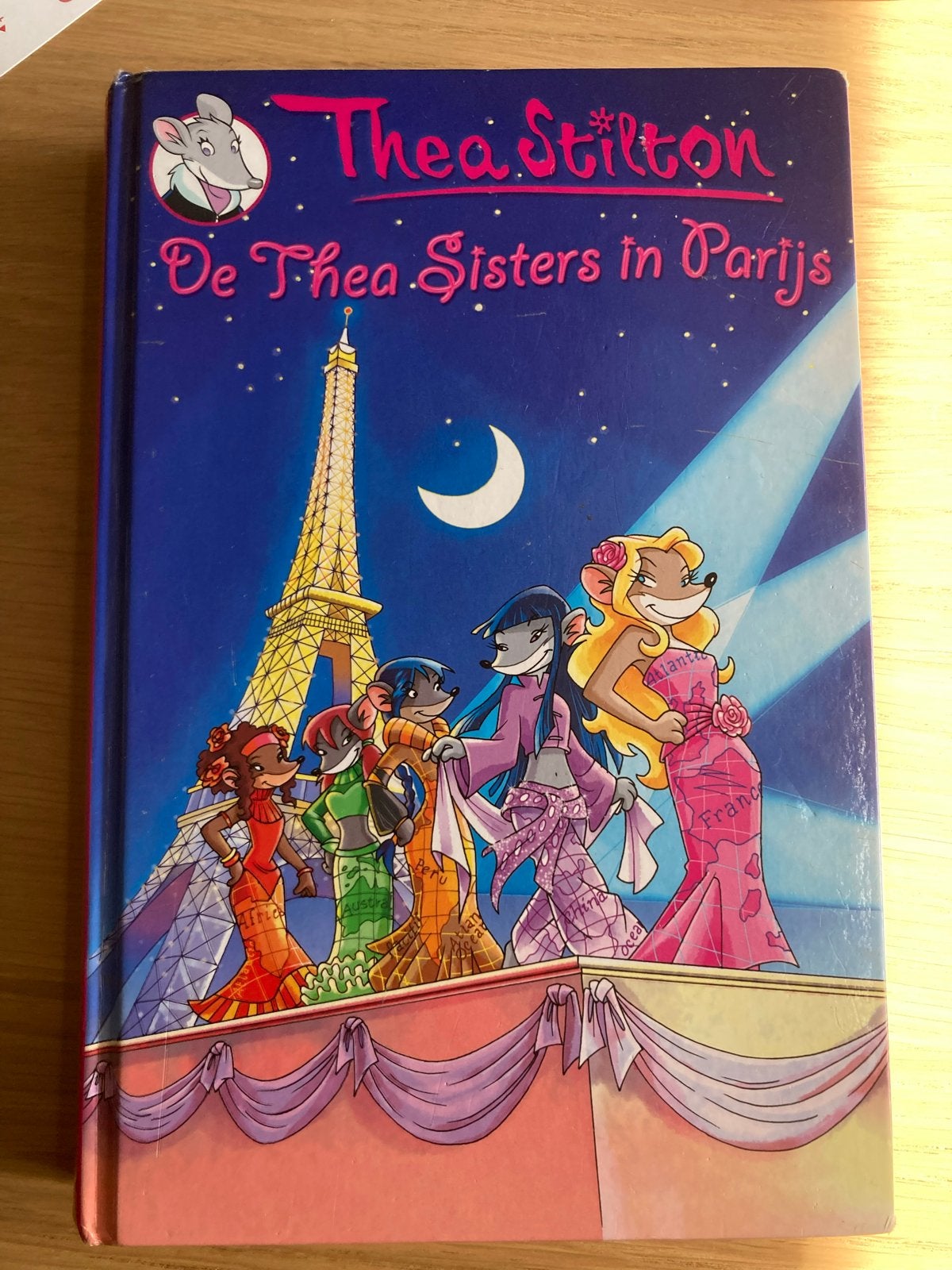 Thea Stilton - De Thea Sisters in Parijs - Hardcover deel 4, Ophalen of Verzenden, Gelezen, Fictie algemeen