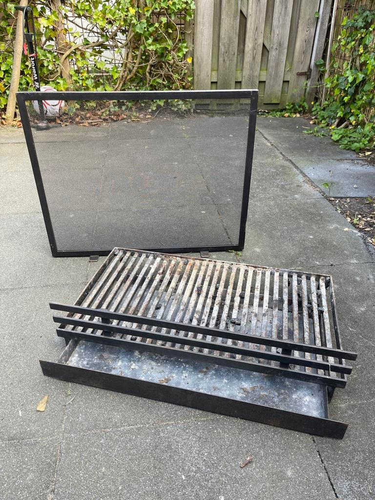 Stookrooster met aslade en vonkenscherm, Ophalen, Gebruikt, Vrijstaande haard, Houthaard