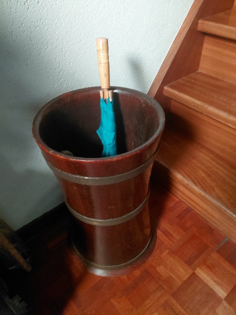 paraplubak antiek grote houten hoge emmer zandlopervorm 53cm, Ophalen, Gebruikt, Hout