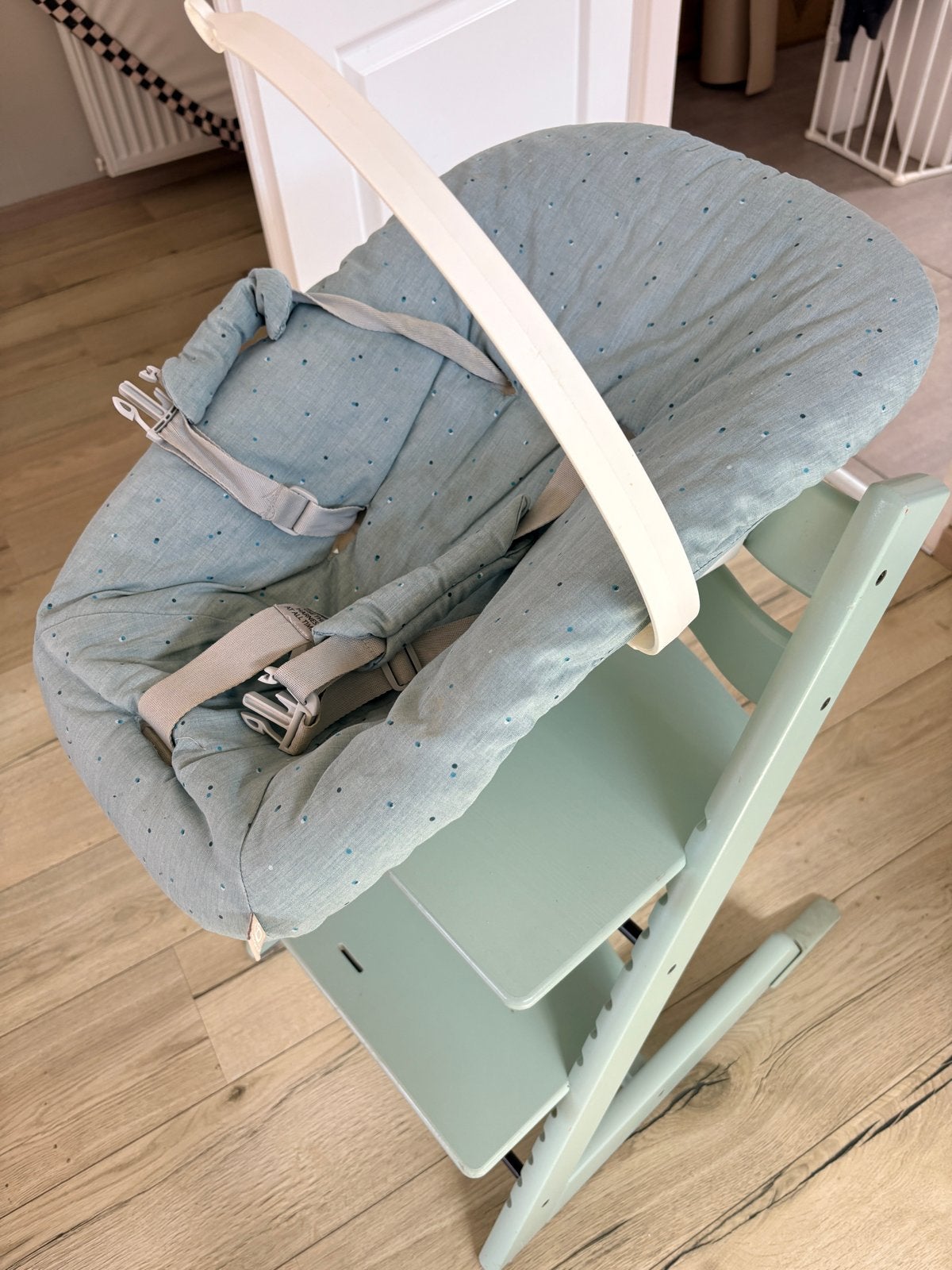 Stokke Tripp Trapp babykuipje met kussen en gordel, Kinderen en Baby's, Kinderstoelen, Ophalen, Gebruikt, Meegroeistoel, Gordel(s)