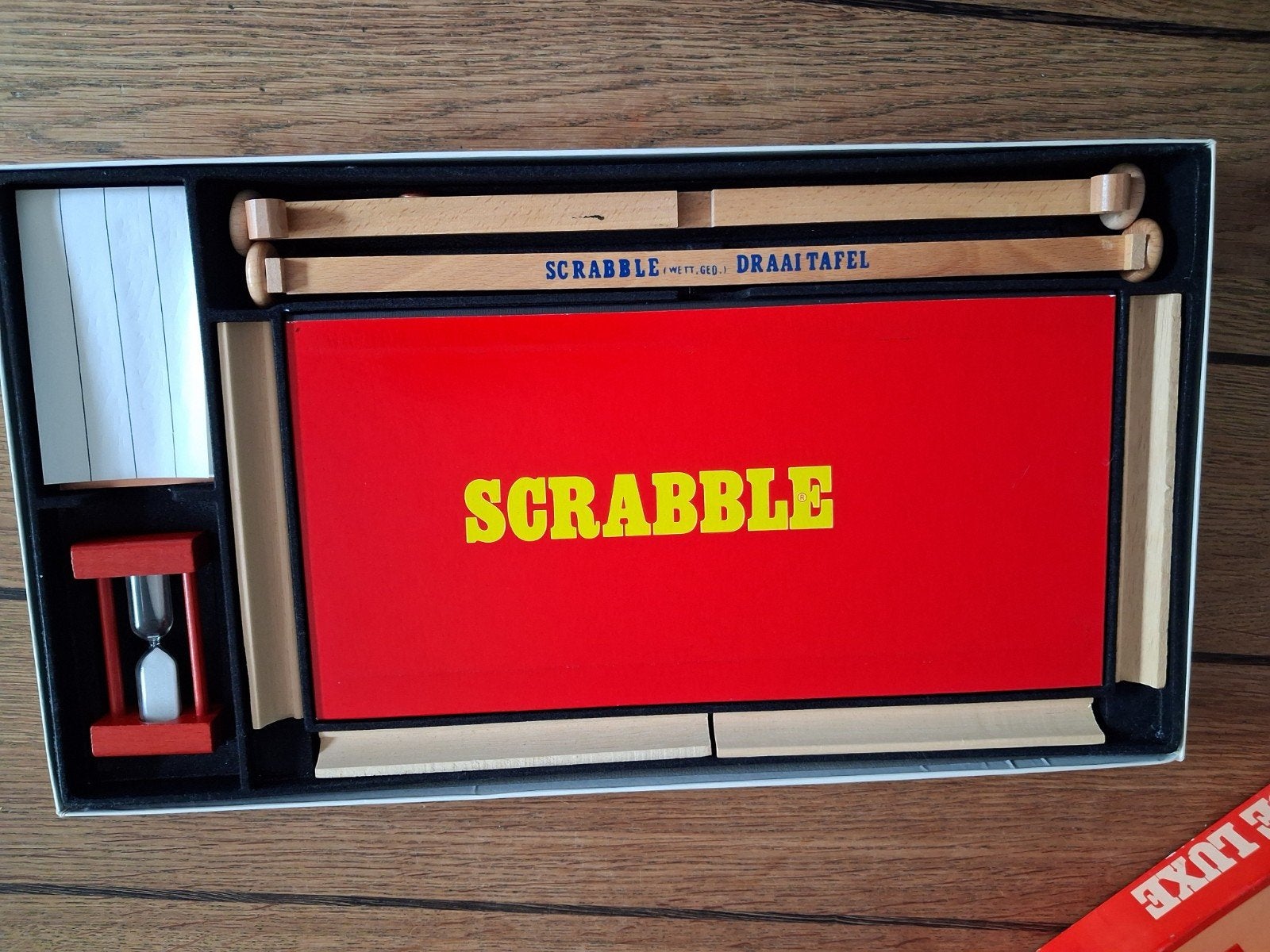 Scrabble Deluxe - spel bordspel hout houten stenen, Een of twee spelers, Ophalen of Verzenden, Gebruikt, MB Spellen