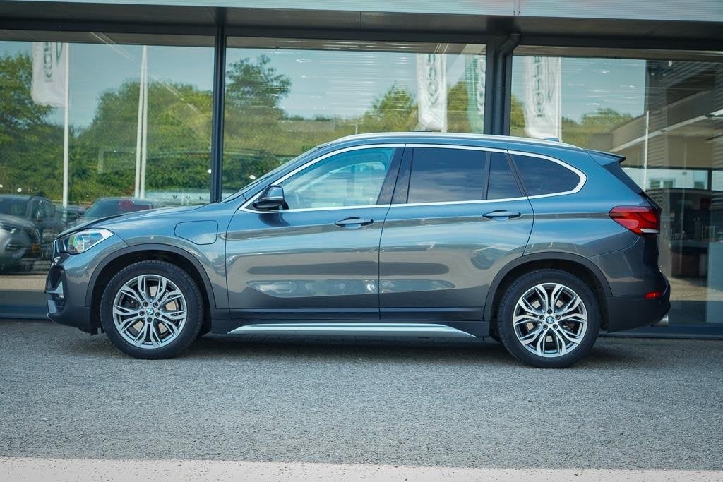 BMW X1 xDrive25e High Executive Edition / Pano / Leder / Har, Gebruikt, Vierwielaandrijving, Hybride Elektrisch/Benzine, 3 cilinders