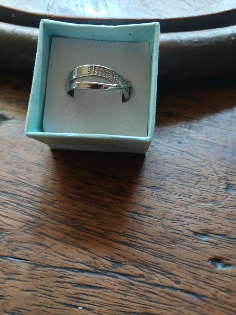 Nieuw in doosje Ring zilver, Nieuw, Ophalen of Verzenden, 17 tot 18, Dame