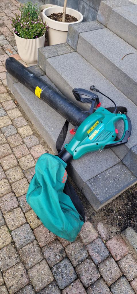 Electrisch bladblazer en zuiger van Bosch, Tuin en Terras, Bladblazers, Ophalen, Gebruikt, Ruggedragen, BOSCH