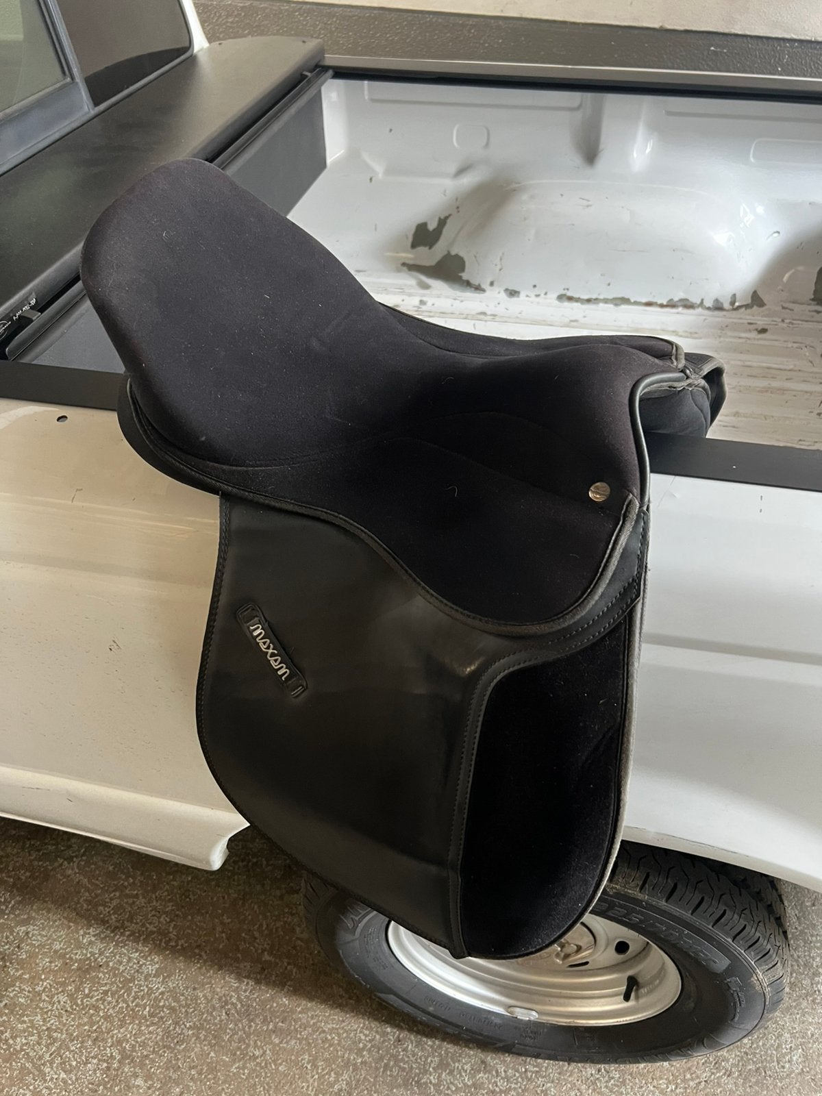 19 inch veelzijdigheid zadel, Dieren en Toebehoren, Paarden en Pony's | Zadels, Gebruikt, Extra wijd, Verzenden, .
