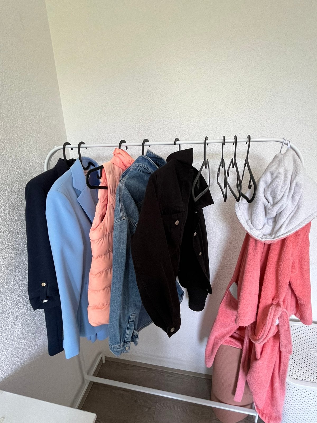 Clothes rack, Ophalen, Zo goed als nieuw