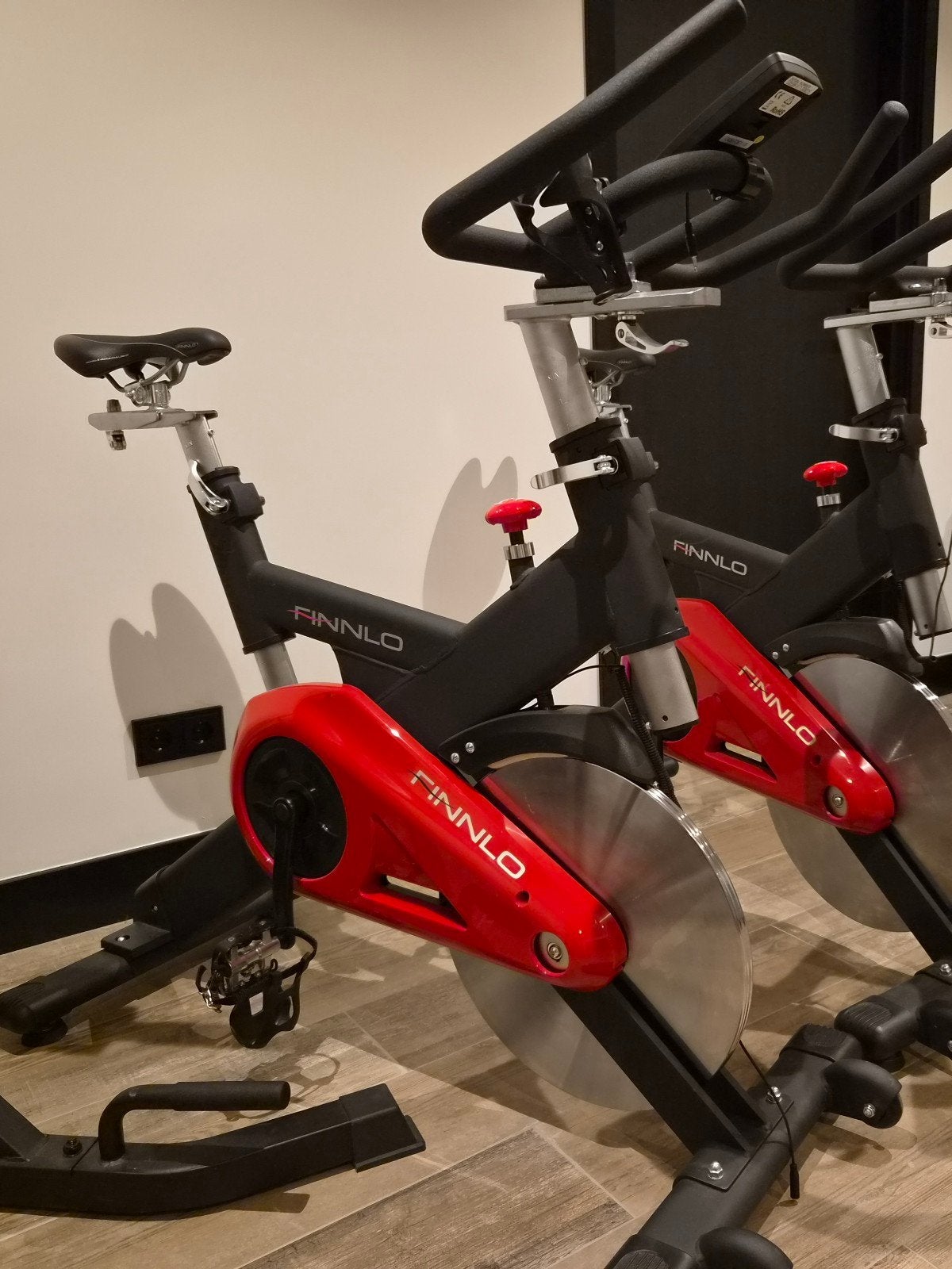 Finnlo CRT Spinningbike /hometrainer zwart-rood - als nieuw, Ophalen, Zo goed als nieuw, Spinningfiets