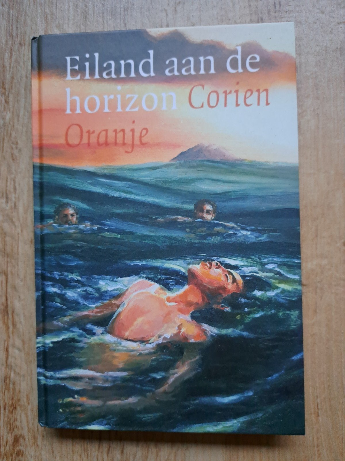 Eiland aan de horizon - Corien Oranje, Boeken, Ophalen of Verzenden, Zo goed als nieuw, Corien Oranje