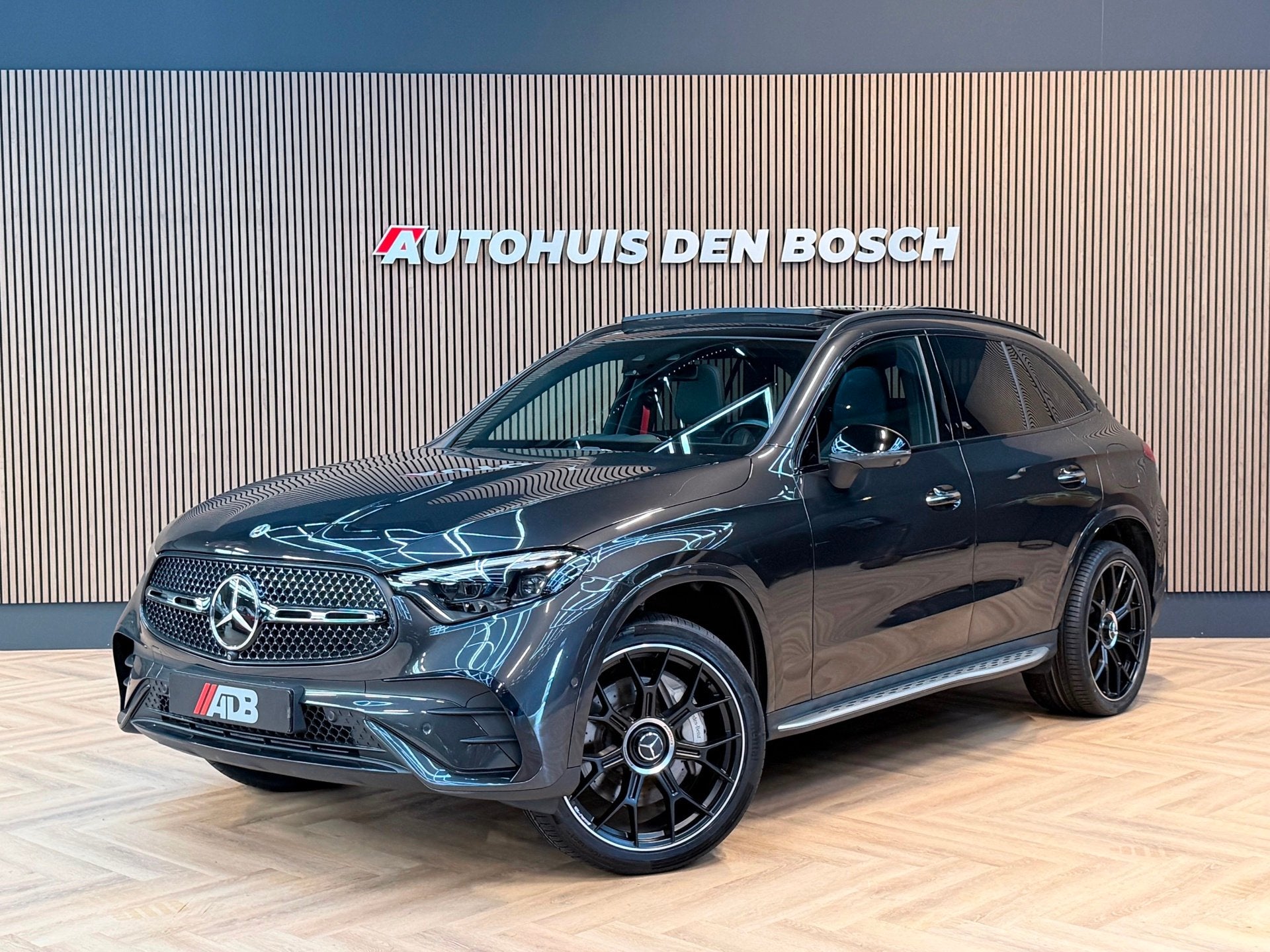 Mercedes-Benz GLC-klasse 400e 4MATIC AMG Line 381PK - Pano, Auto's, Automaat, Dealer onderhouden, Gebruikt, Vierwielaandrijving