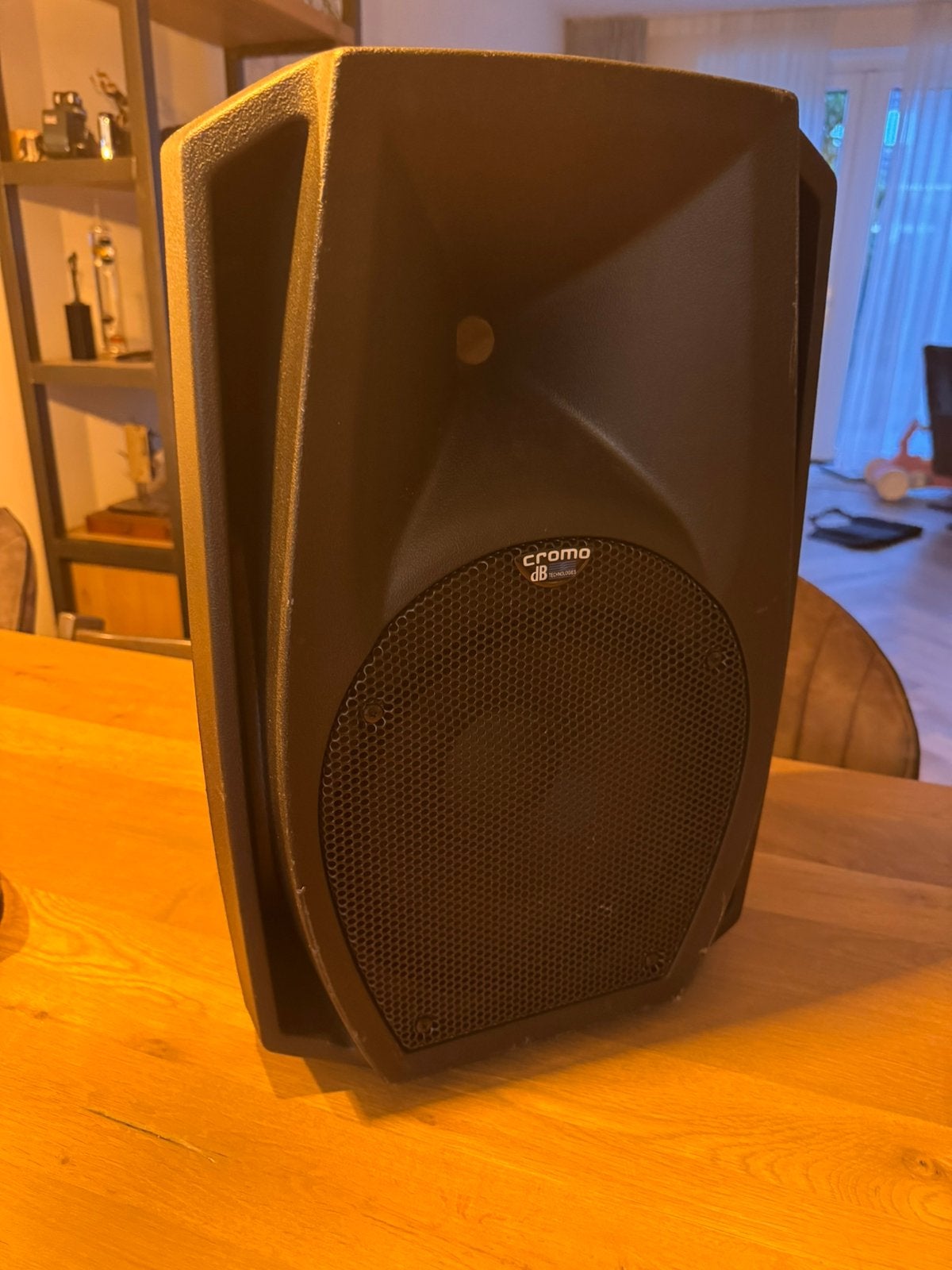 2x DB Technologies Cromo 10 + actieve top (1 defect..)