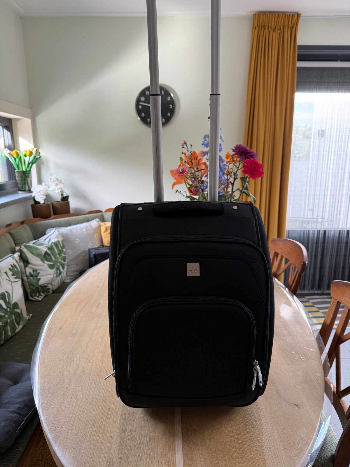 Zwarte handbagage koffer met wieltjes en uitschuifbaar handv, Ophalen, 40 tot 60 cm, 30 cm of meer, Gebruikt