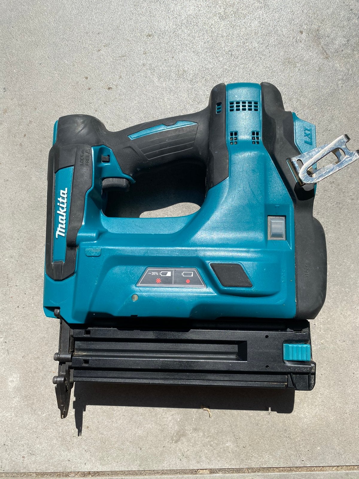 Makita 18V tacker, Ophalen of Verzenden, Zo goed als nieuw