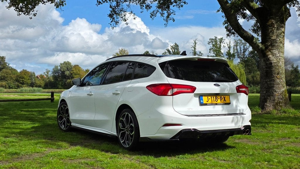 Foto 6 van Ford Focus Wagon 1.5 ST-Line 8-Aut 2020 Full Pano Body Trekh