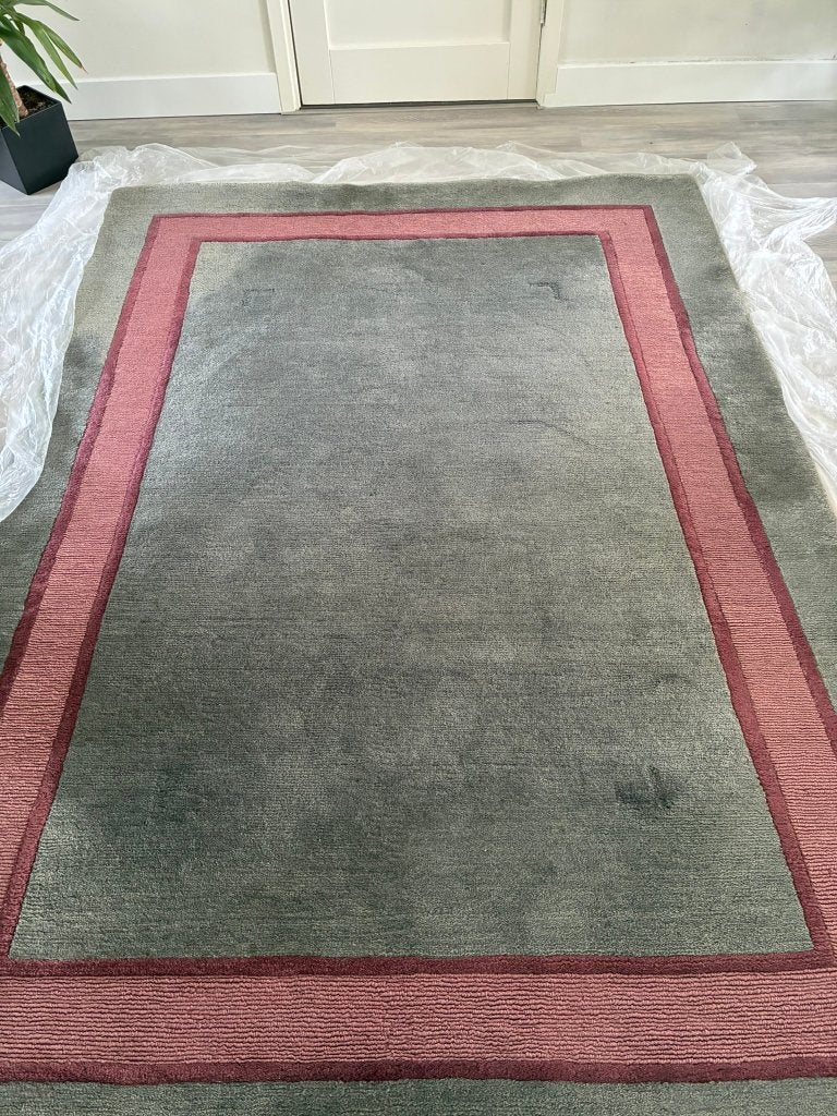 Modern wollen vloerkleed - grijs met rood, Huis en Inrichting, Stoffering | Tapijten en Kleden, Ophalen, Gebruikt, 150 tot 200 cm