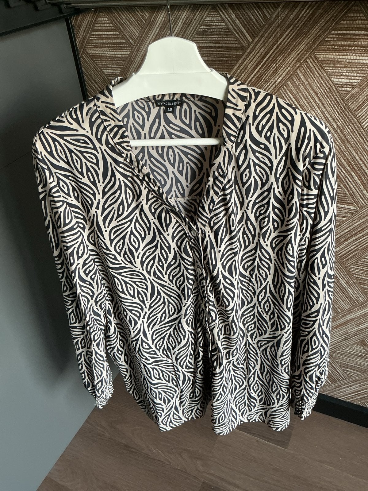 Exxcellent Blouse met Bladprint - Maat 48 travelstof, Kleding | Dames, Blouses en Tunieken, Zo goed als nieuw, Maat 46/48 (XL) of groter