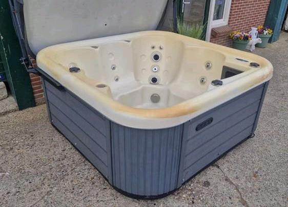 Leuke en goedwerkende Passion Mallorca jacuzzi, Ophalen, Pomp