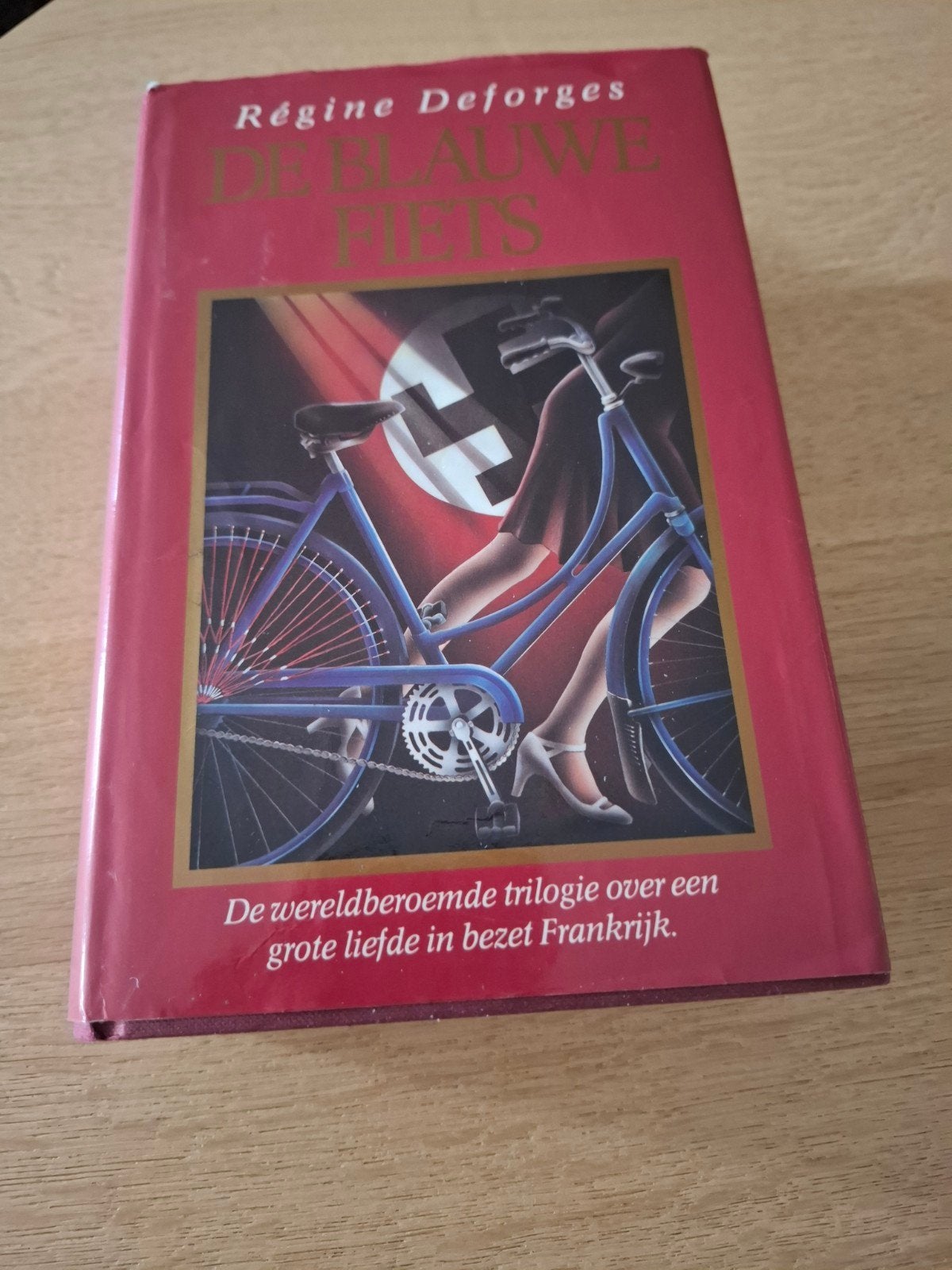 De Blauwe Fiets - Régine Deforges (Wereldoorlog II roman), Ophalen of Verzenden, Gelezen, Régine Deforges, Europa overig