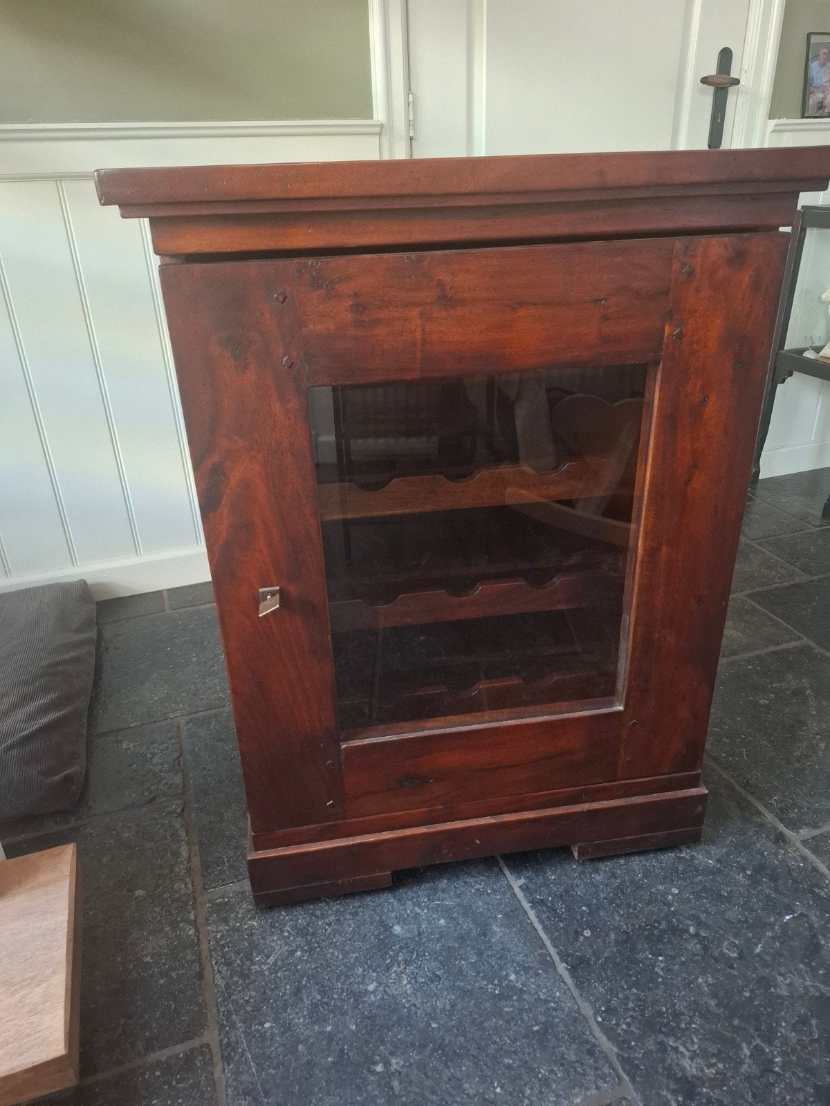 Wijnkastje van masief teak hout met glazen deur - 67x41x88 c, Ophalen, Gebruikt, Hout