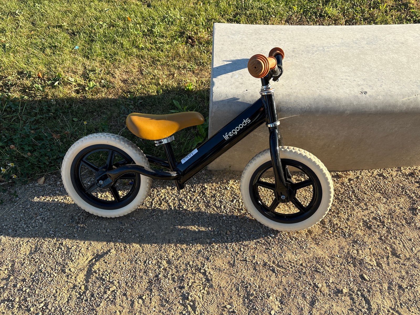 Loopfiets Lifegoods Zwart met Crème Banden, Fietsen en Brommers, Fietsen | Kinderfietsjes, Ophalen, Zo goed als nieuw, Minder dan 16 inch